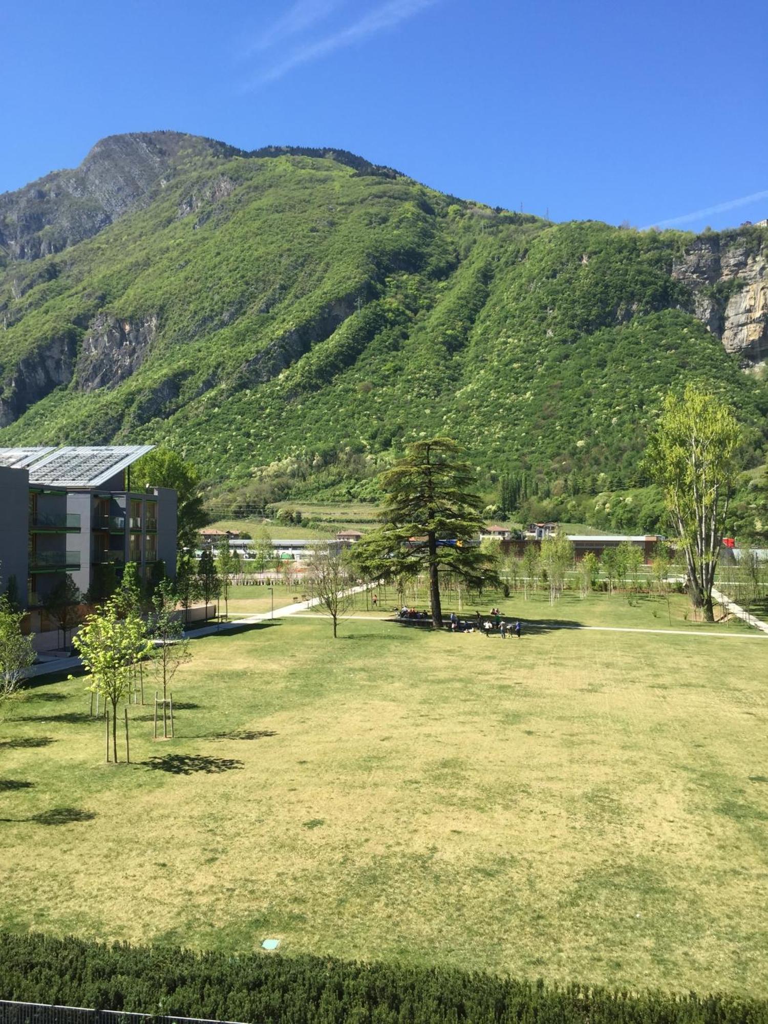 Komodo Short Stay Apartments Trento Room photo