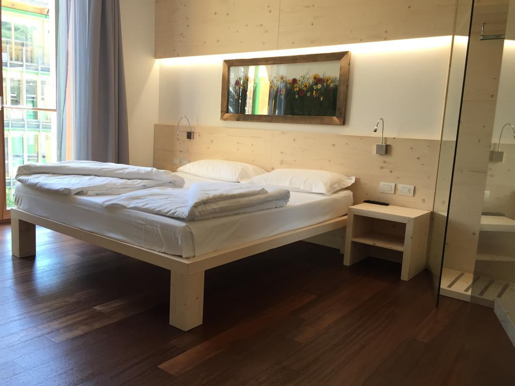 Komodo Short Stay Apartments Trento Room photo